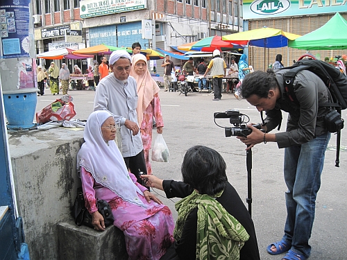 Filming <em>Mencari Kartika</em> (Courtesy of Norhayati Kaprawi)
