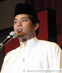 Khairy Jamaluddin (file pic)