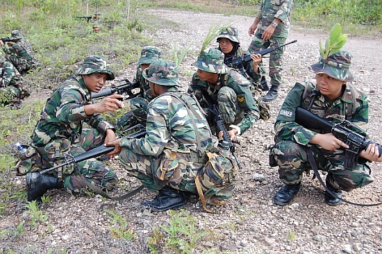 Huddling with the platoon (All pics courtesy of Khairy Jamaluddin)