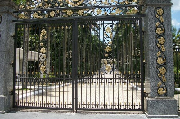 Palace gates (Public domain | Wiki commons)