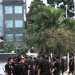 Even before the arrival of anti-ISA protesters, there were an estimated 80 police personnel on the scene, including the Light Strike Unit. The heavy police presence raised eyebrows as the candlelight vigil was to be a peaceful gathering.