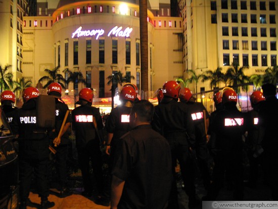 Heavy police presence in front of Amcorp Mall in Petaling Jaya on 1 Aug 2010