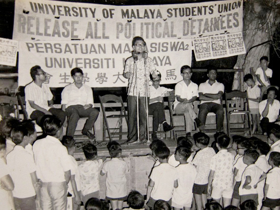 The students employed a multilingual strategy in their election rallies: Syed Hamid Ali would speak in Bahasa Malaysia, Khong Kim Hoong in English, Yoong Suan in Mandarin, Chong Lai Huat in Hokkien, and Justin Chang in Cantonese. Rex Michael wasn't at all the rallies, but whenever he was present, he would speak in Tamil 