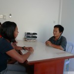 Palm Oil Monitoring Initiative project coordinator Shafinaz Suhaimi (left) speaking to estate assistant manager Ellevenson.