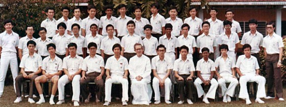 Saw (fifth from left in the second row) in Form 5 at St Xavier's Institution in Penang