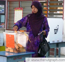 A constituent casting her vote at SJK(C) Gua Musang