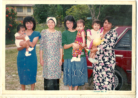 Yuna (second child from right) with her mother and aunts.