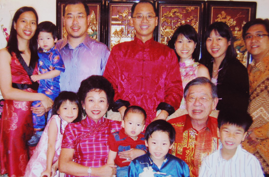 Family photo in 2009. Lim now has seven grandchildren