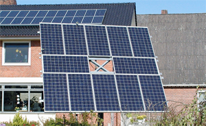 Solar panels (© Raebo | Wiki Commons)