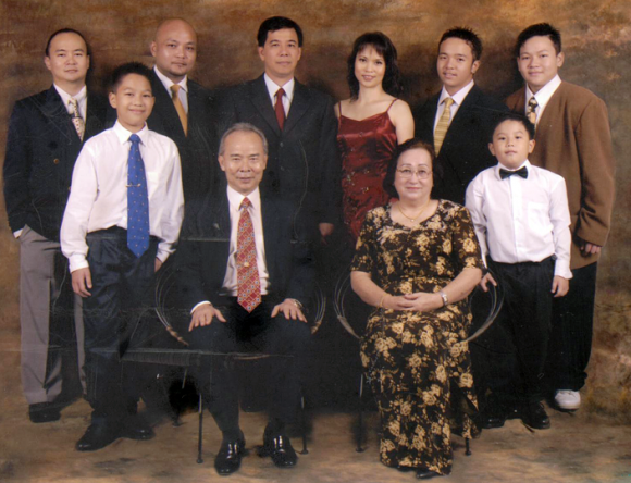 Simon and wife, Evelyn, seated with their three children, four grandchildren and son-in-law