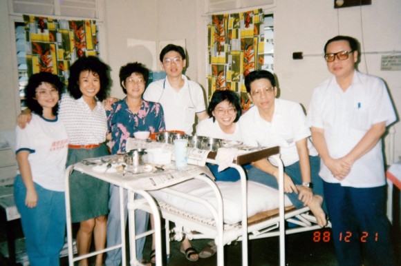 A “family reunion” in early 1988 during a hospital stay while under ISA detention. Lim and son Guan Eng, who was also an ISA detainee, both fell ill and were warded at the Taiping Hospital where they family came to visit them