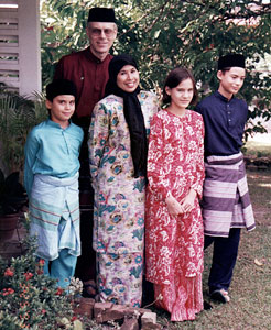 Hari Raya Aidilfitri with her parents and brothers at Aishah’s maternal grandfather’s house in Ipoh