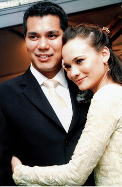 Shaikh Abdul Shahnaz and Aishah Sinclair on their wedding day on 7 Jan 2006