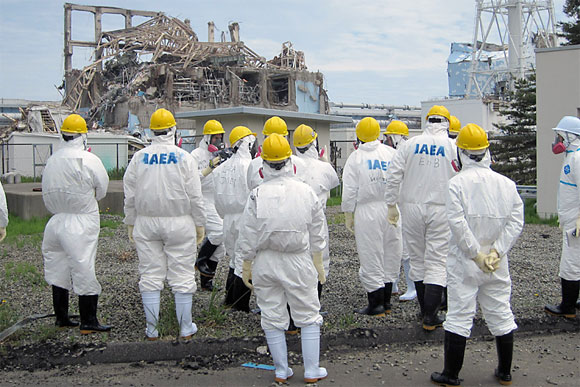 Viewing the damage at Unit 3 of Fukushima Daiichi Nuclear Power Plant (© G Webb | IAEA)