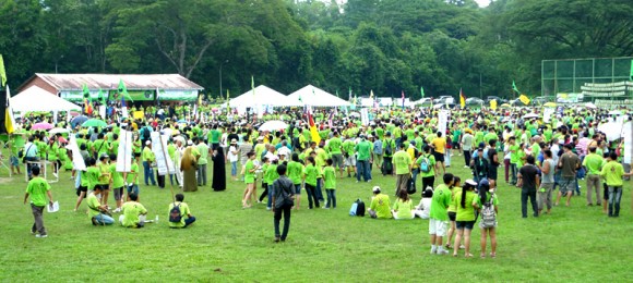 An estimated 8,000 to 10,000 people attended the peaceful rally against the gold mine on 3 Sept 2012.